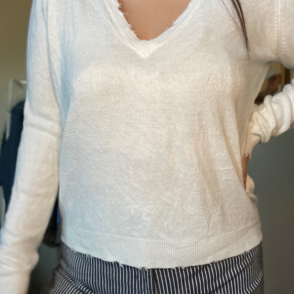 White raw hem forever 21 sweater - Picture 3 of 3